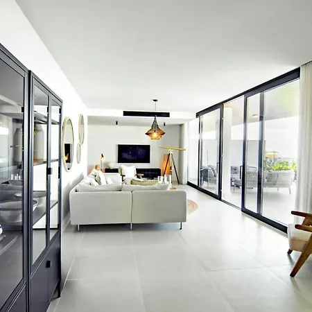 Mara's Higueron West - Luxury 4 Bedrooms Nordic Style - Private Pool Apartment